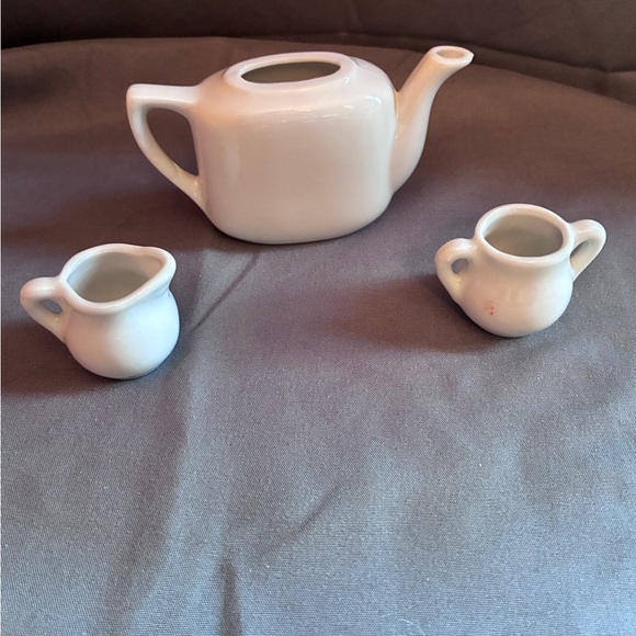 Vintage Mini Toy Tea Set - Blond Girl with Butterfly, 9 Piece Set - Picture 4 of 13